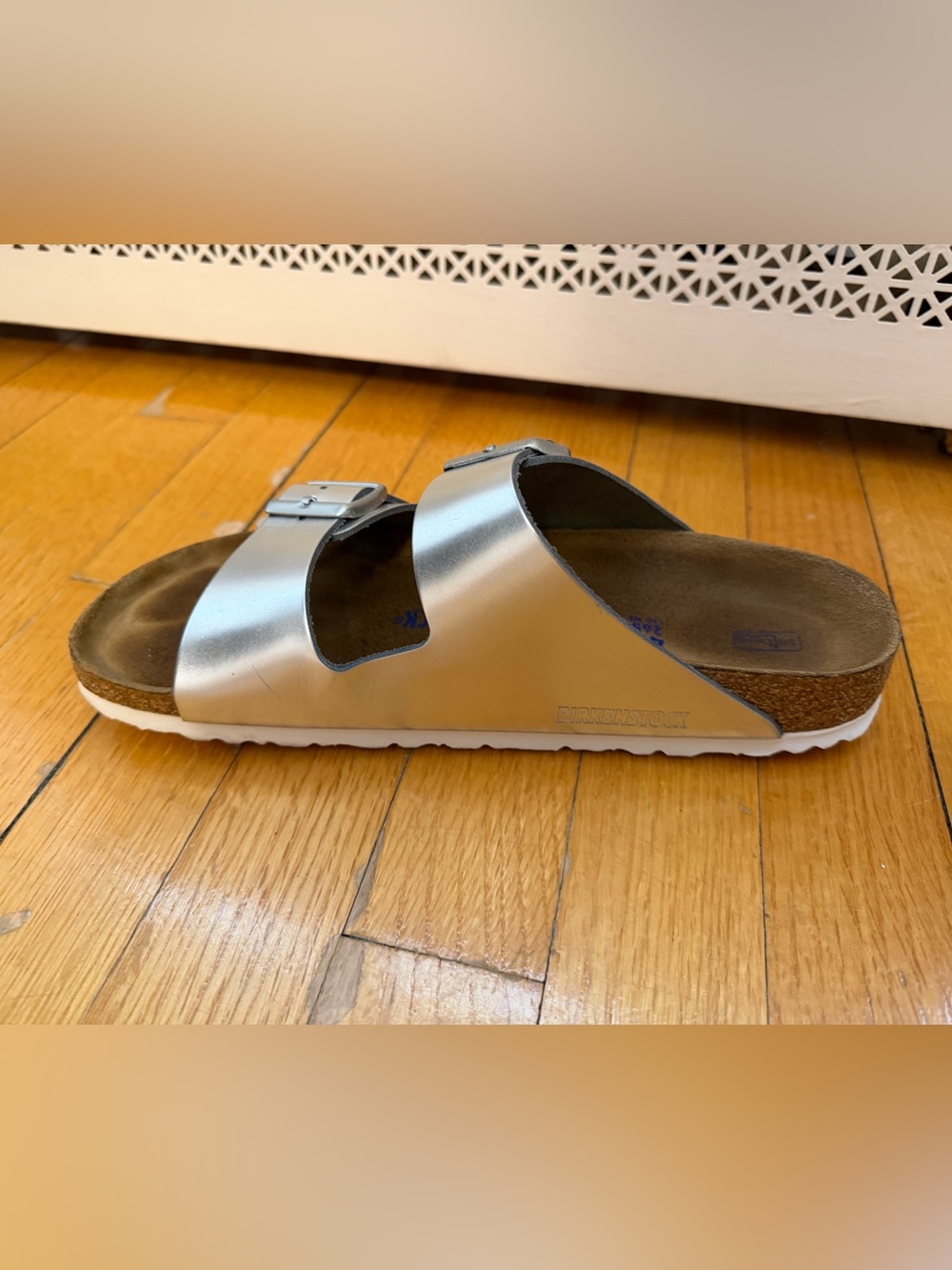 Birkenstock women’s Metallic Silver Arizona Sandal, softbed, size 41 narrow - Picture 5 of 9